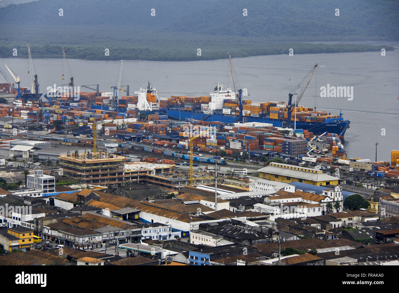 Terminale per container del porto di Santos visto dal Monte Serrat Foto Stock