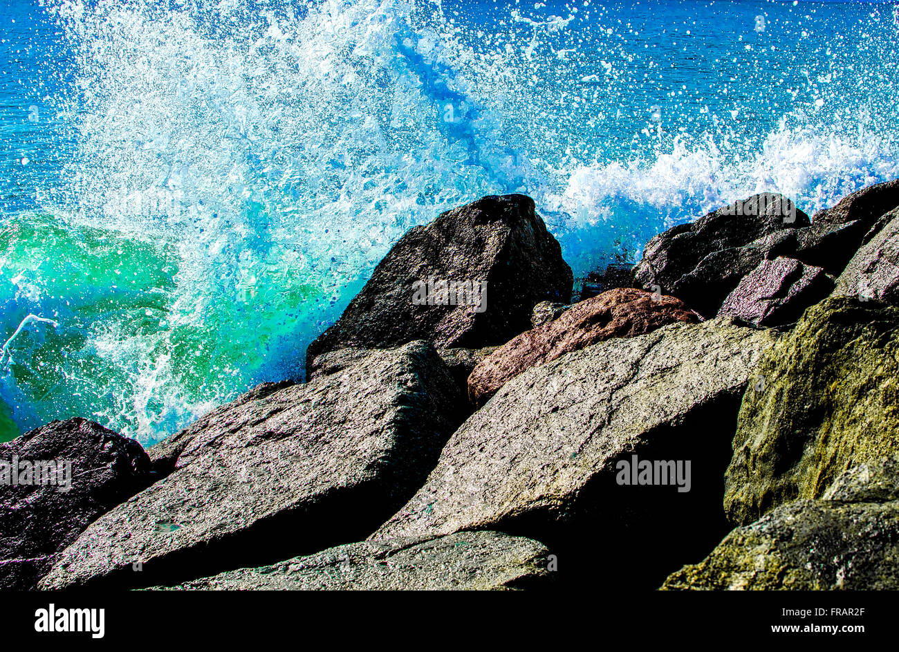 Crashing wave nel sud della Francia Foto Stock