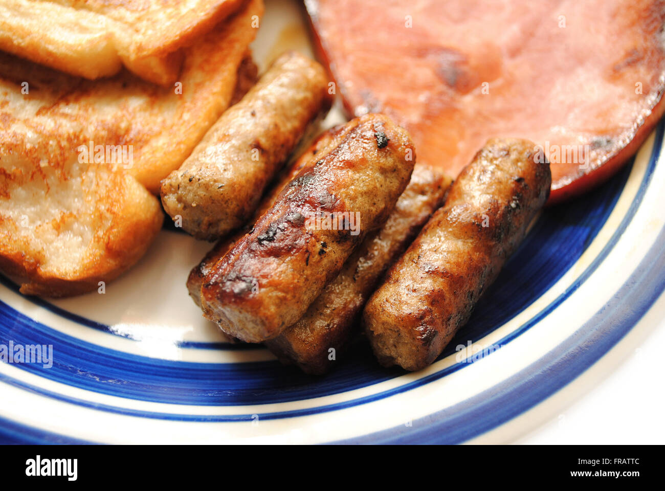 La prima colazione è servita salsiccia come un piatto di lato Foto Stock