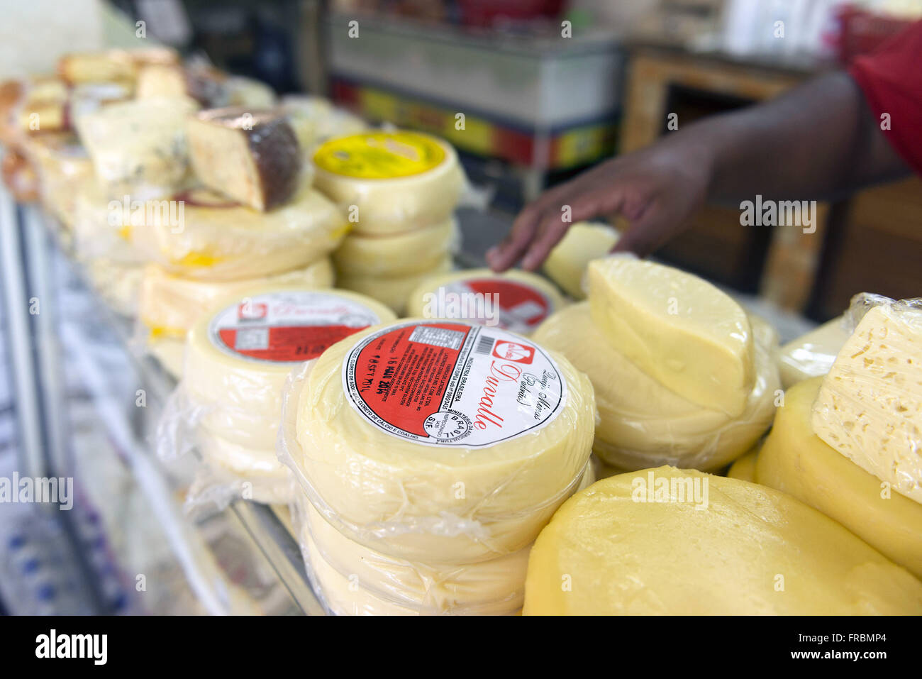 Miniere di formaggio la vendita in negozio sul ciglio della strada in Via Lagos Foto Stock