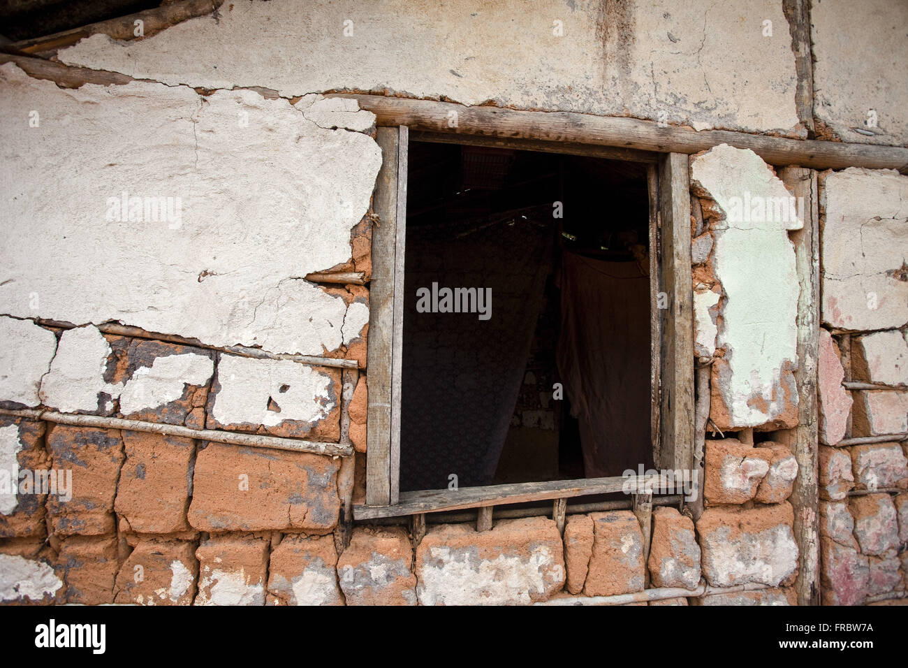 Dettaglio della parete e la casa del graticcio daub e finestra nel distretto Commandatuba Foto Stock