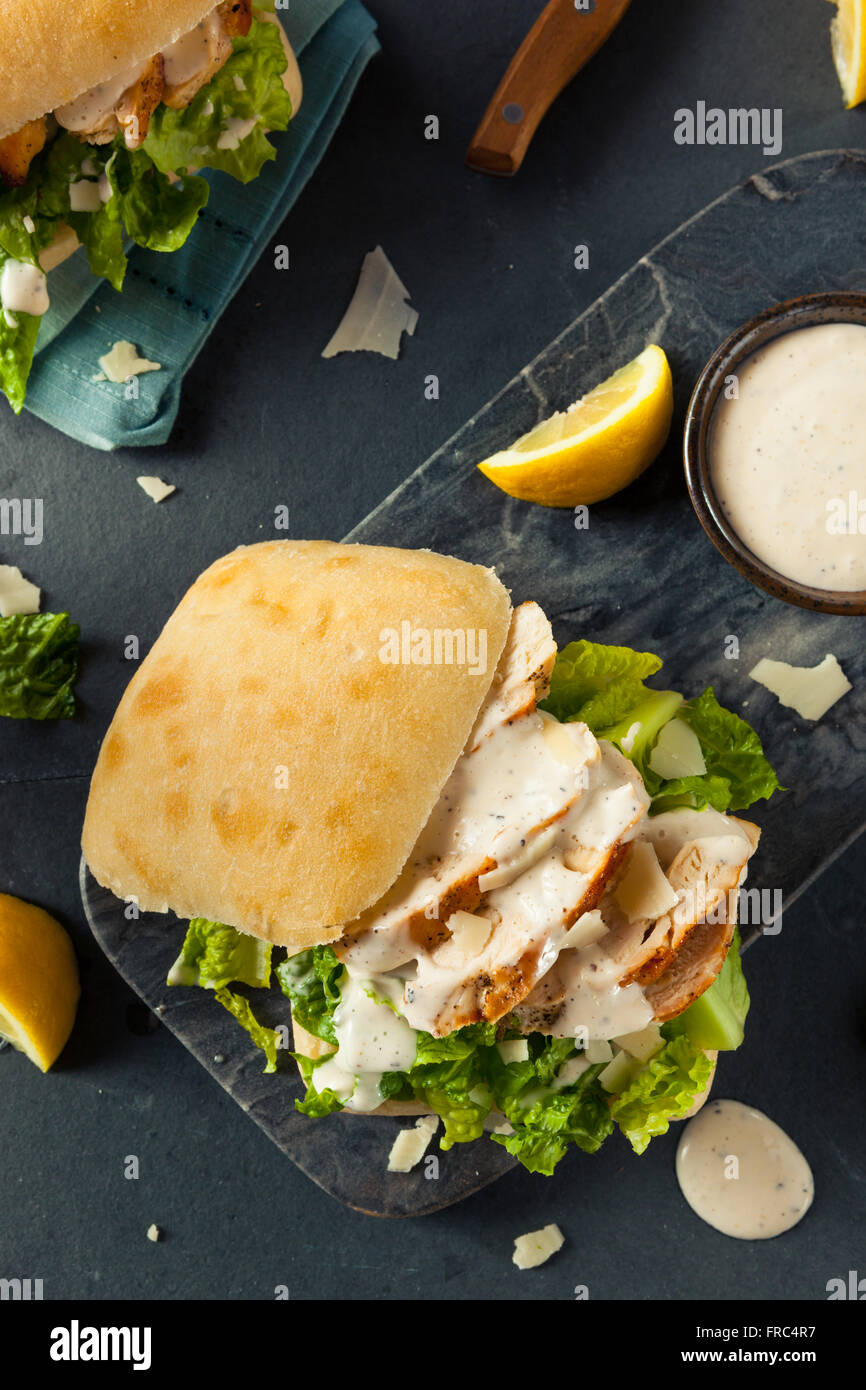 Pollo in casa Caesar Sandwich con formaggio e limone Foto Stock