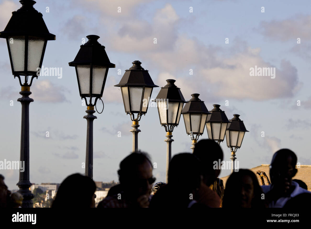 Il movimento di persone e di lampade stradali di vedetta Lacerda Ascensore Foto Stock