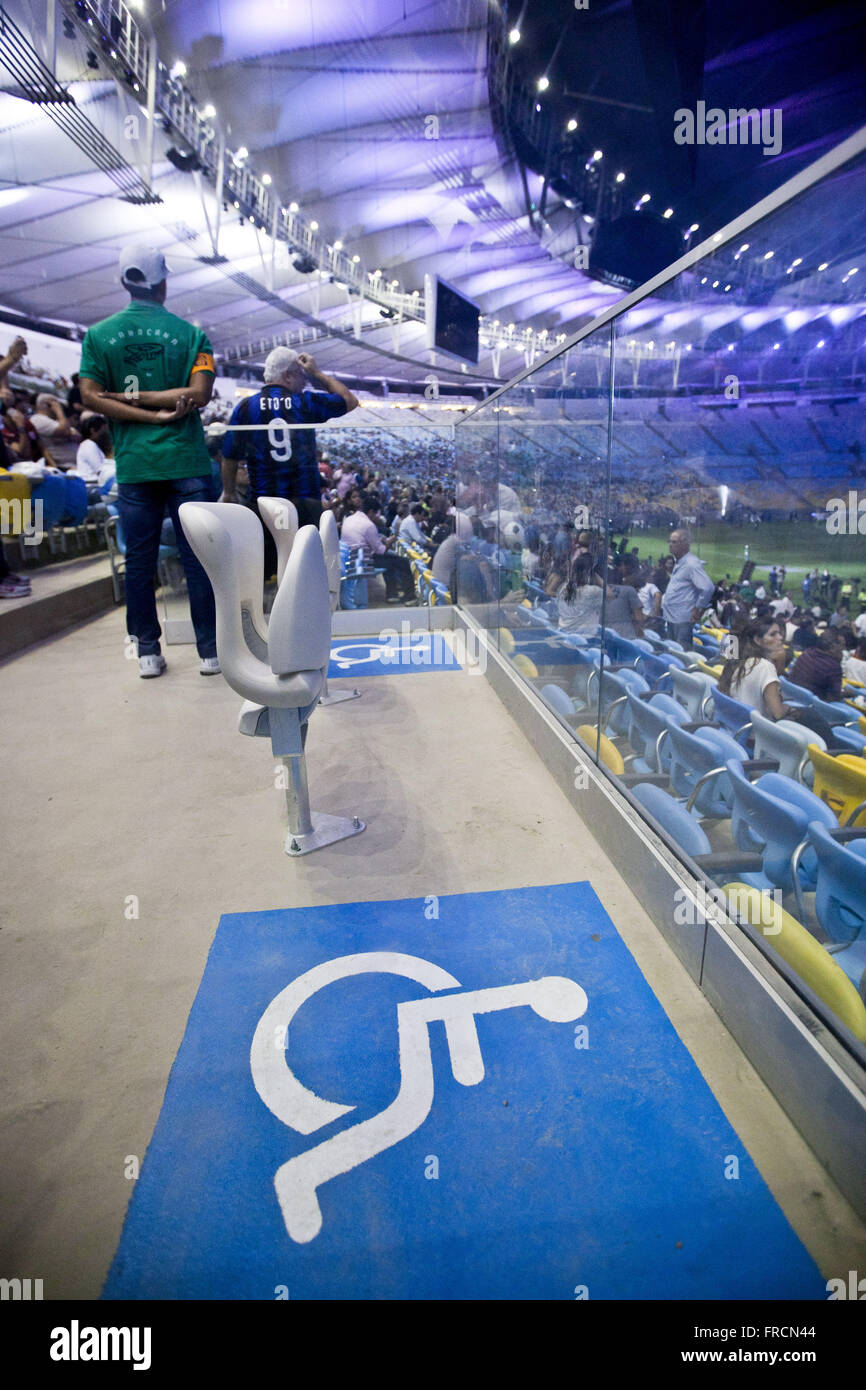 Area per la sedia a rotelle della riapertura del Estadio do Maracana per la Coppa del Mondo 2014 Foto Stock