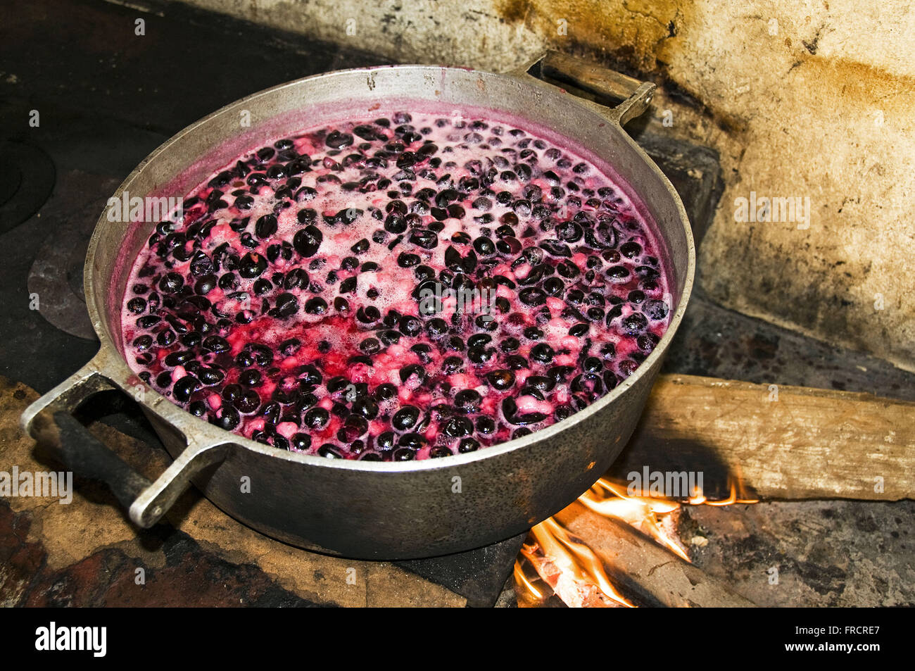 La cottura di macchia a fare jam - cauliflora Myciaria Foto Stock