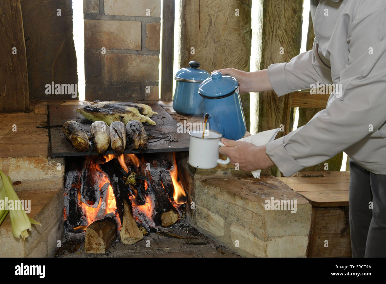 Drover caffè servito nel ranch tipico Riserva Ecologica Itaytyba Foto Stock