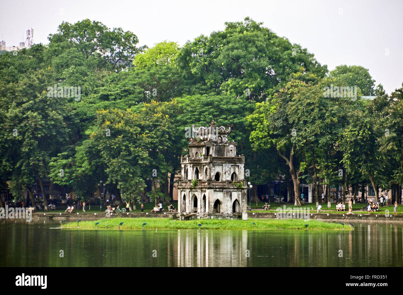 La torre di tartaruga nel Lago Hoan Kiem Hanoi Foto Stock