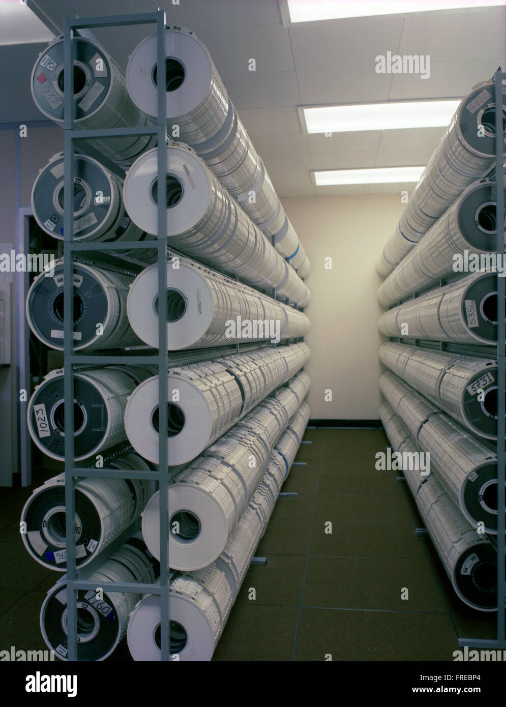 I nastri magnetici di memorizzazione per unità per i primi computer sistema mainframe Foto Stock