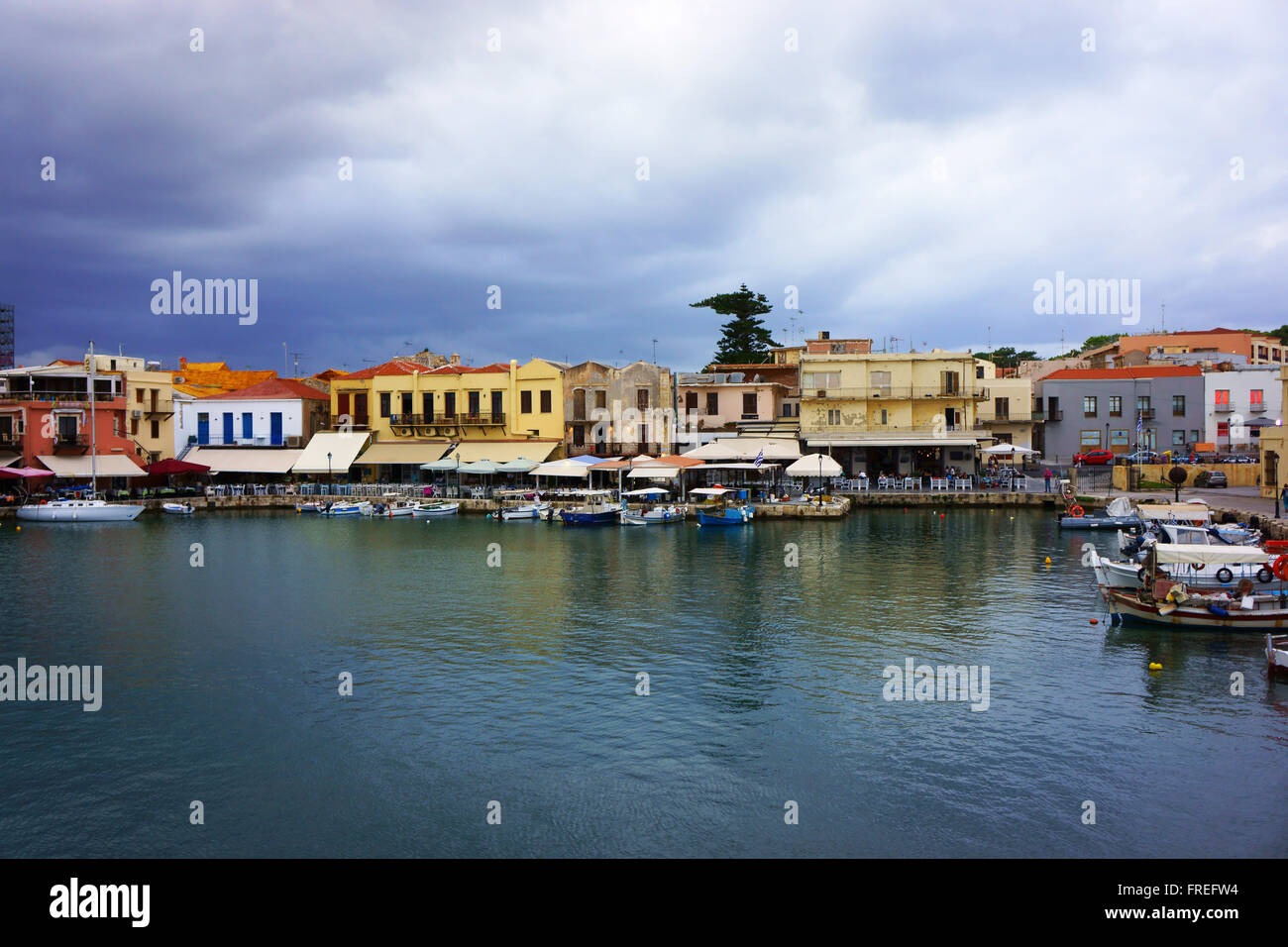 Il porto e la città vecchia Rethimno, isola di Creta, Grecia Foto Stock