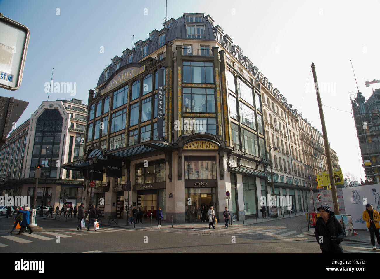 Samaritaine department store di Parigi Francia in inverno Foto Stock