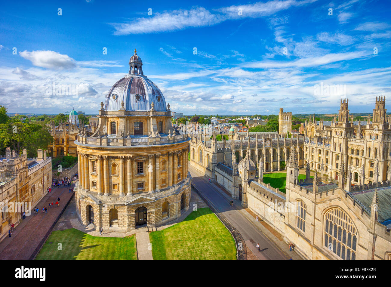 La Libreria di Bodleian, radcliffe camera costruzione completata nel 1747, dal punto di vista della chiesa universitaria torre. Foto Stock