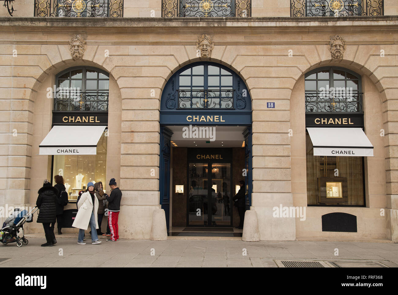 Chanel in Place Vendome a Parigi Francia in inverno Foto Stock