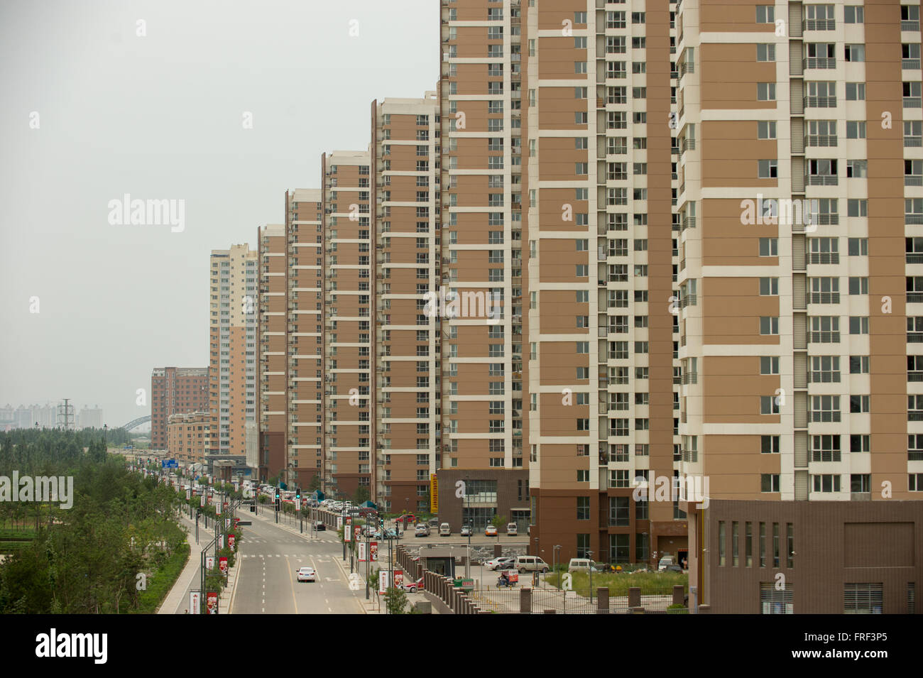 edifici-vuoti-di-appartamenti-alla-periferia-di-pechino-cina-frf3p5.jpg