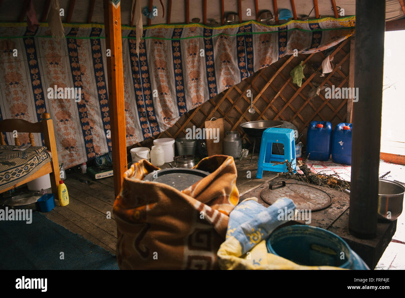 L'interno di un tradizionale ger (yurt) in Mongolia. Foto Stock