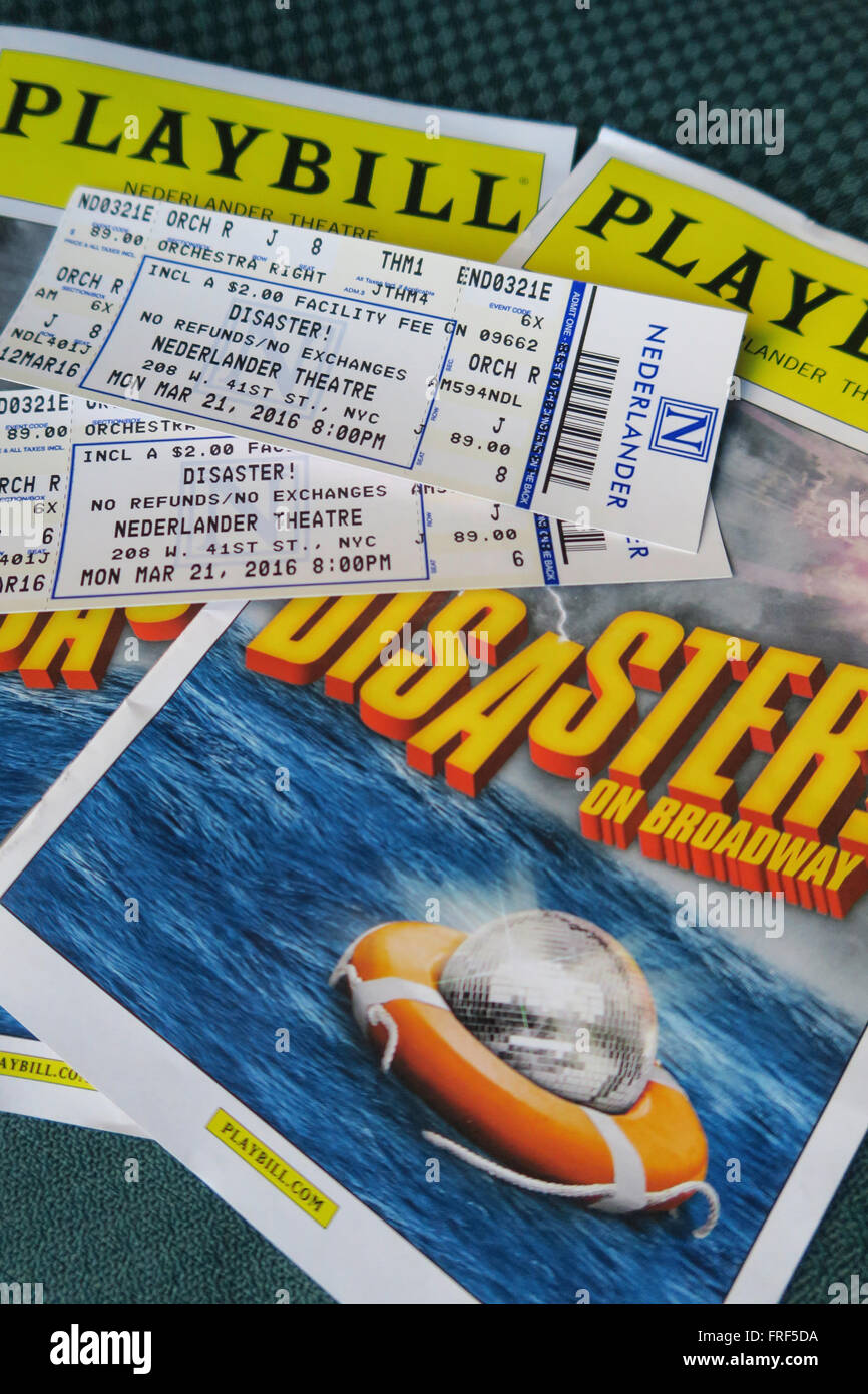 Biglietti per il teatro 'Disaster' di Broadway con Playbill, New York City, USA 2016 Foto Stock