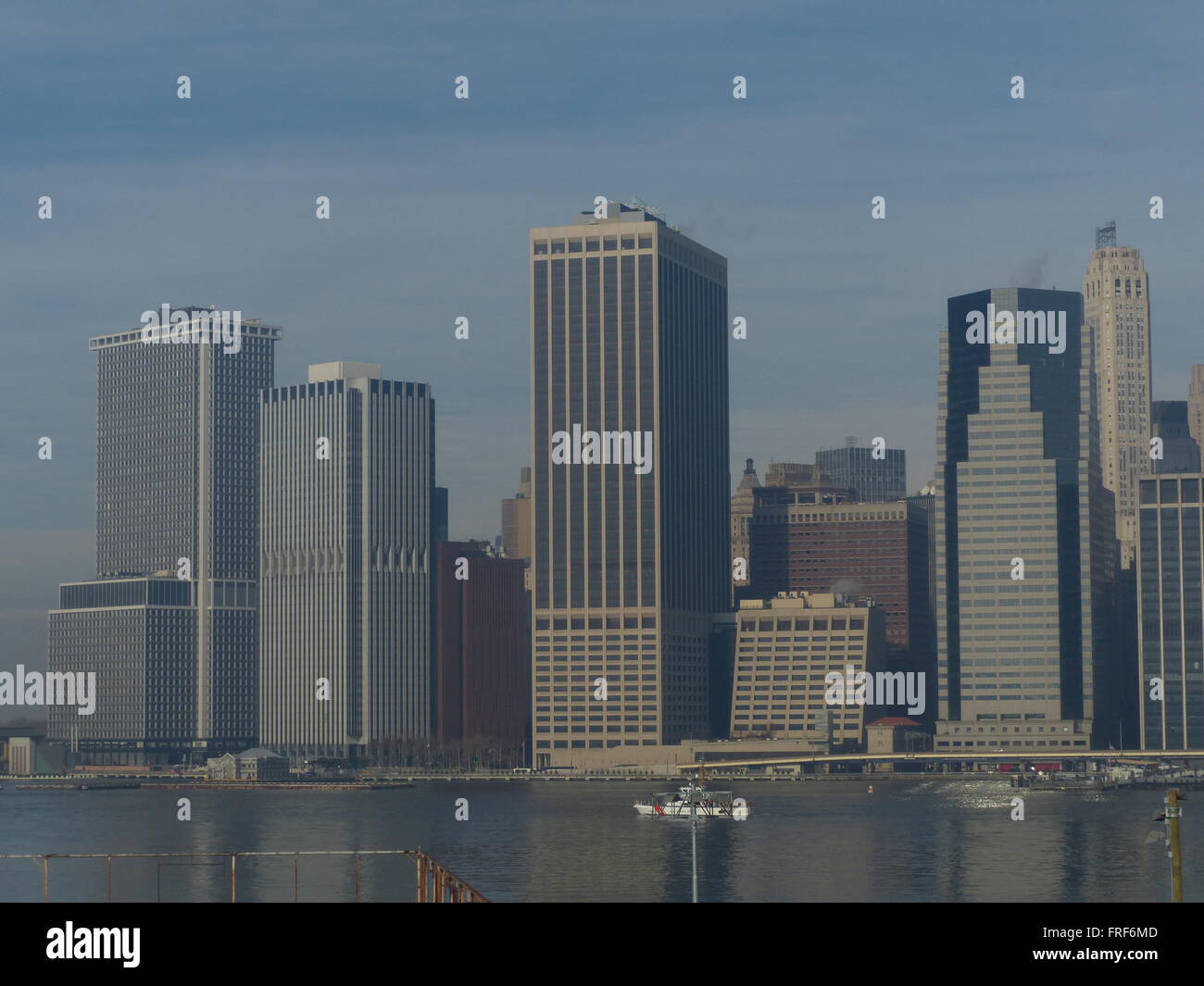 Wall Street, torri di uffici, Battery Park, il porto di New York, grattacieli, parola business, azioni, obbligazioni, opzioni, di interesse Foto Stock