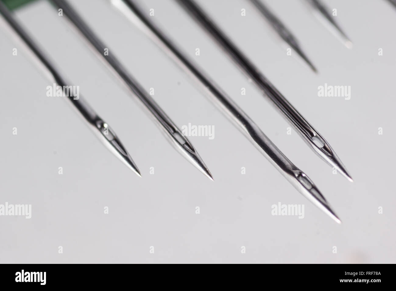 Macchina industriale ago di cucitura. Immagine ad alta risoluzione che ritrae i tessili e abbigliamento. Foto Stock