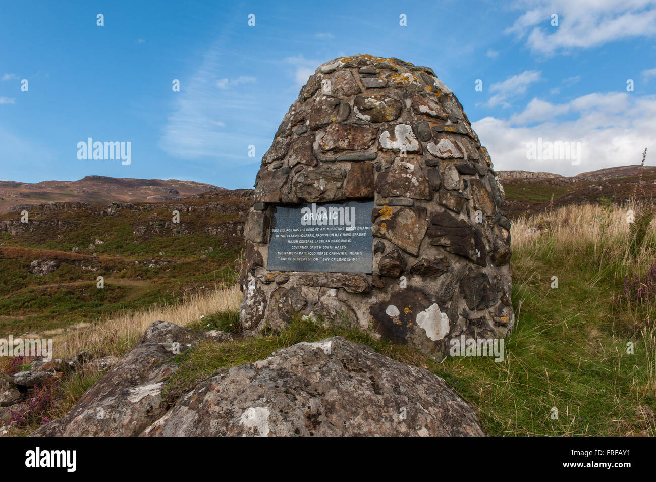 Memorial cairn per Ormaig ed il Clan MacQuarrie su th Isola di Ulva Foto Stock