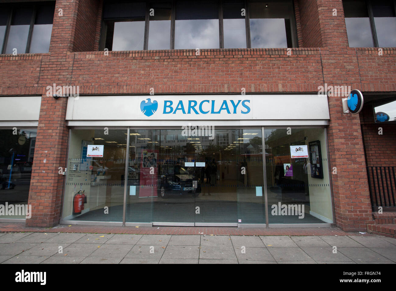 Una vista generale della Barclays Bank filiale in Swiss Cottage Foto Stock