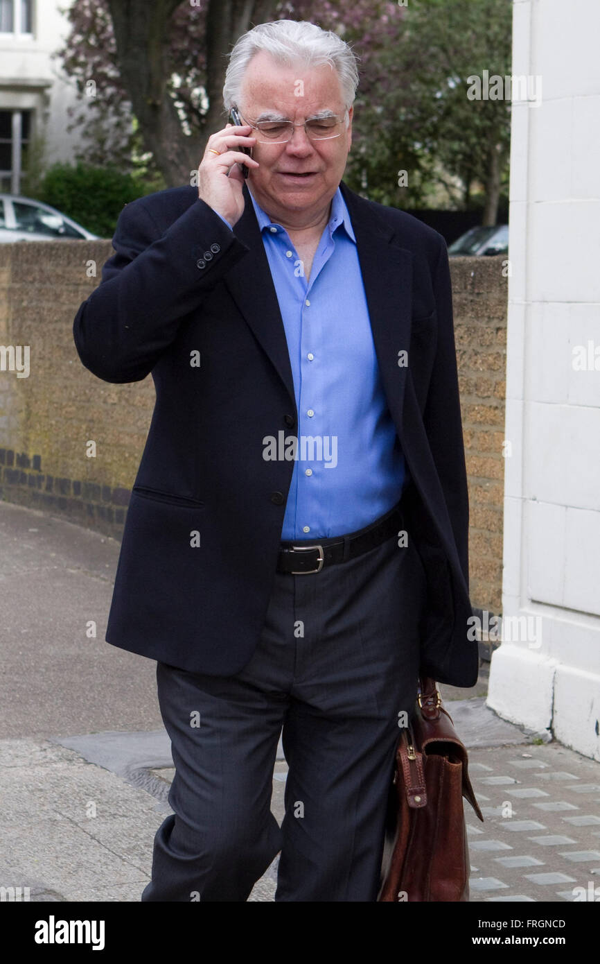 Bill Kenwright, il presidente di Everton football club, arriva ai suoi uffici nella zona ovest di Londra Foto Stock