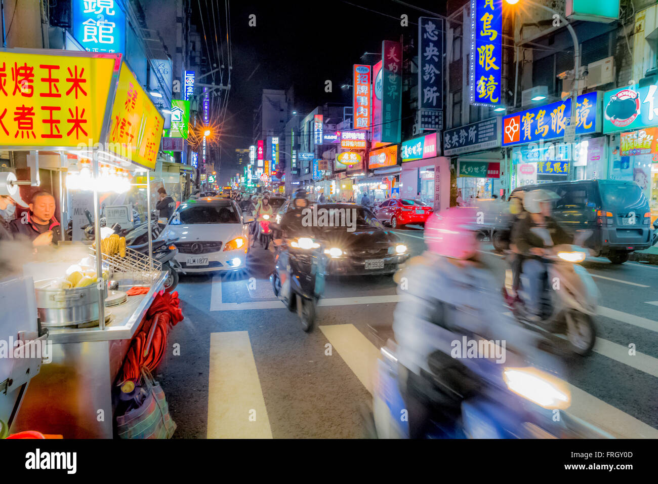 Scena notturna a Taoyuan città di Taiwan Foto Stock