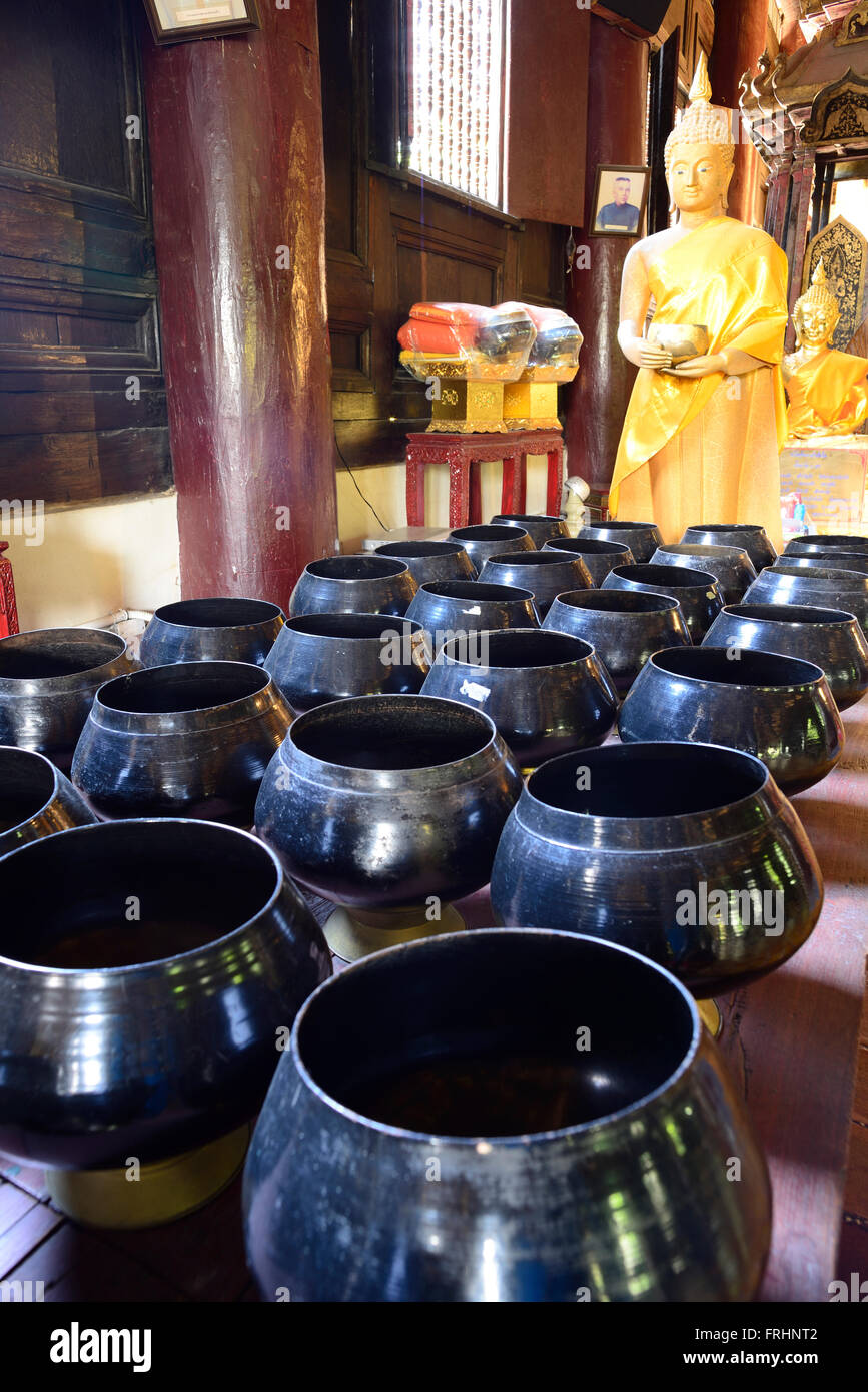 Interno del Wat Phan Tao tempio in Chiang Mai Thailandia Foto Stock