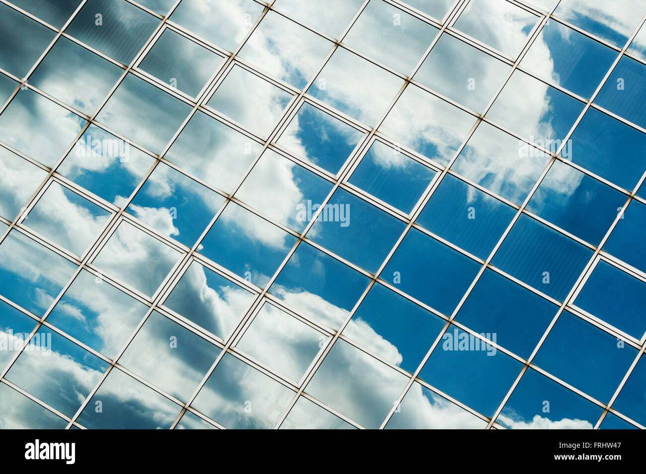 Milton Keynes blocco ufficio finestre di vetro astratta. Milton Keynes, Buckinghamshire, Inghilterra Foto Stock