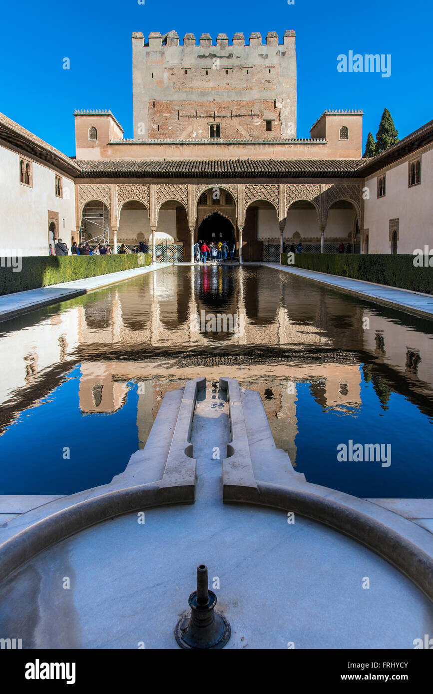 Patio de los Arrayanes o corte dei Mirti, Palacios Nazaries o Nasrid palazzi, Alhambra Palace, Granada, Andalusia, Spagna Foto Stock