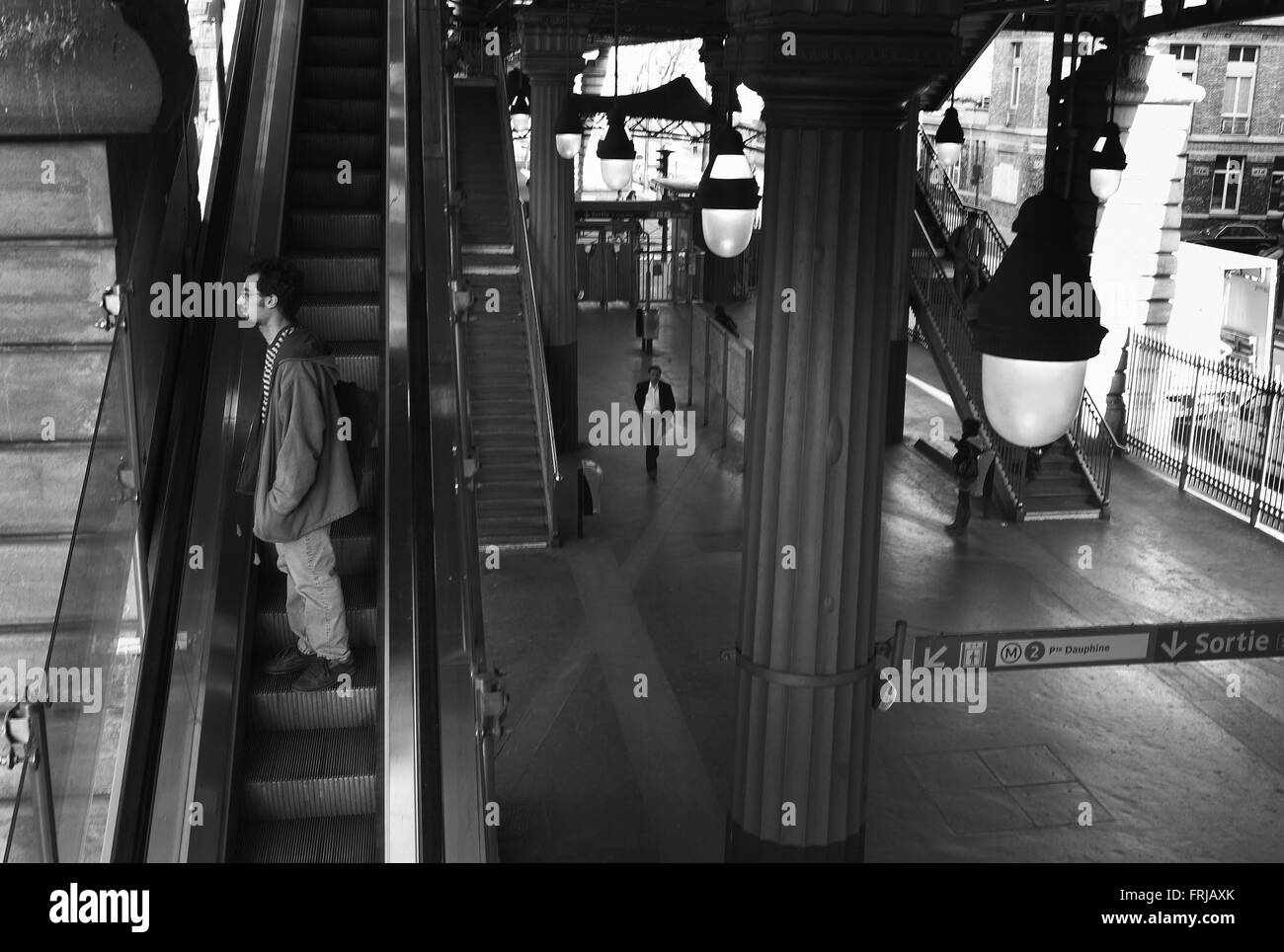 La stazione della metropolitana, Barbès - Rochechouart, Parigi Foto Stock