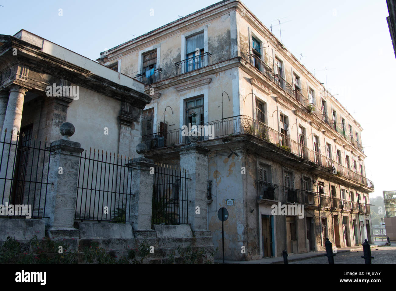 Vecchia Havana con vernice sbiadita, Cuba Foto Stock