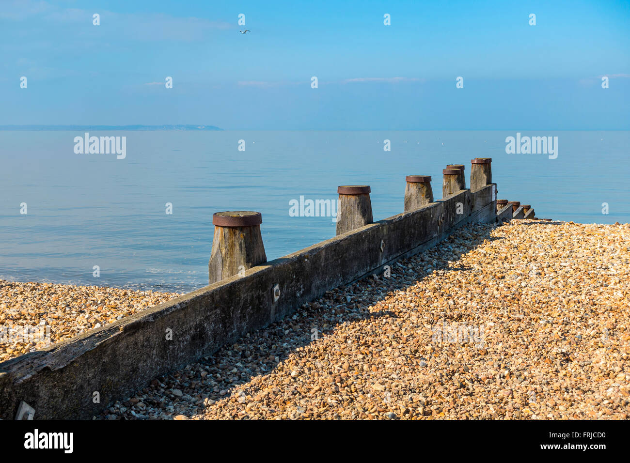Tranquillo e pacifico mare blu spiaggia whitstable kent england Foto Stock