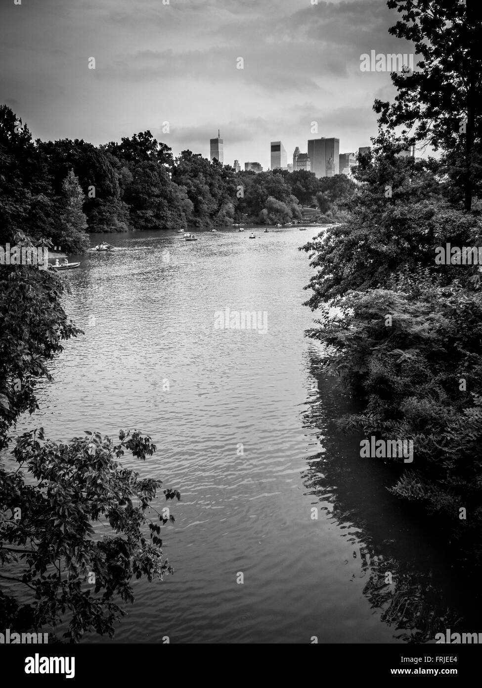 Barche a remi sul lago, Central Park, New York City, USA. Foto Stock