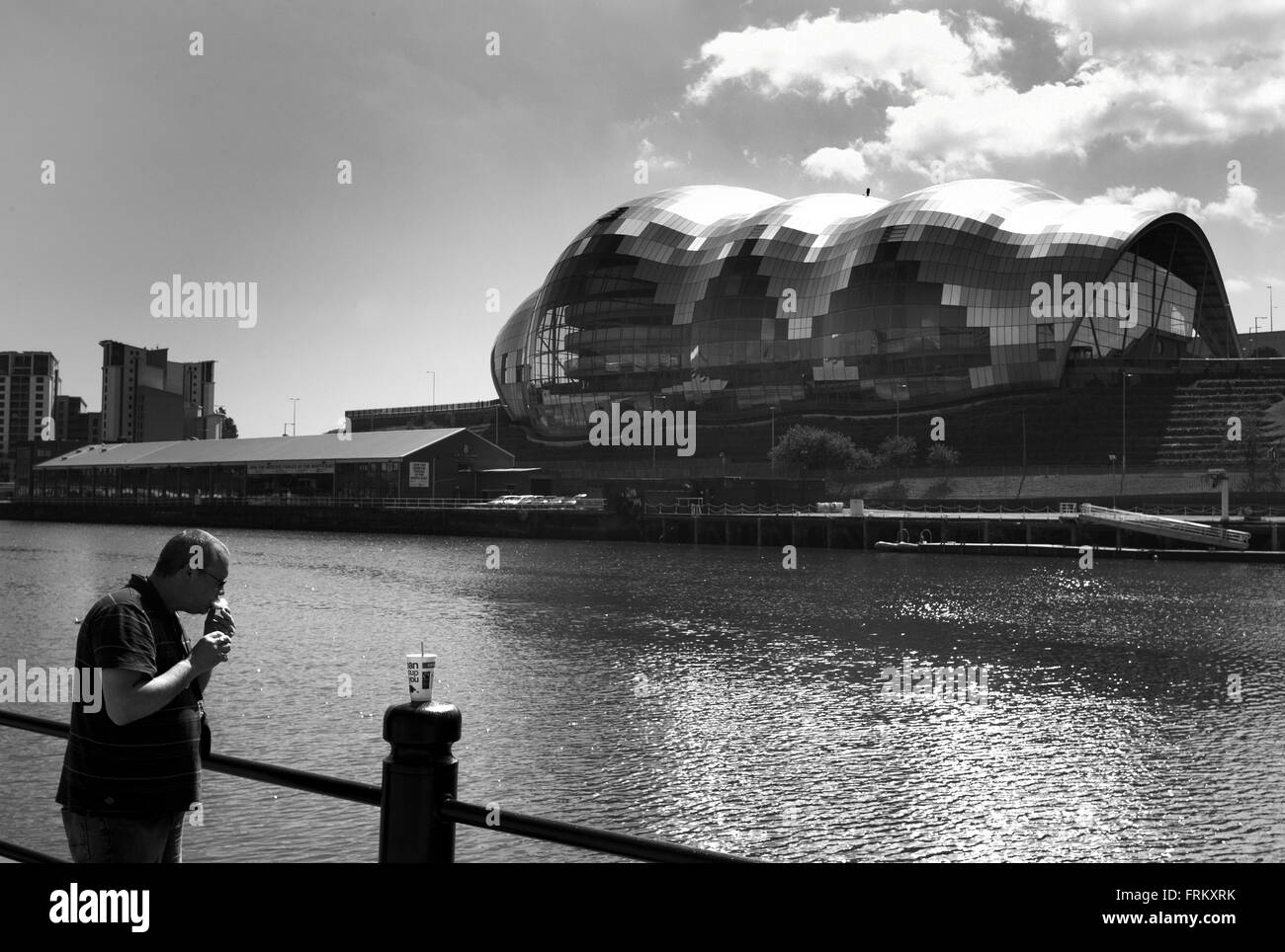 Il fast food dal fiume Tyne, Newcastle Gateshead quayside Foto Stock