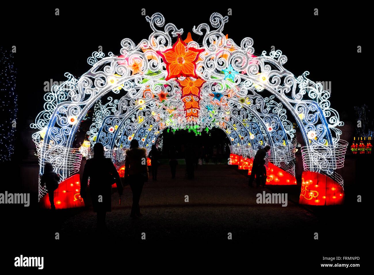London, Regno Unito - Febbraio 07, 2016: lanterna magica festa a Chiswick House e giardini. Splendidamente decorate gates Foto Stock