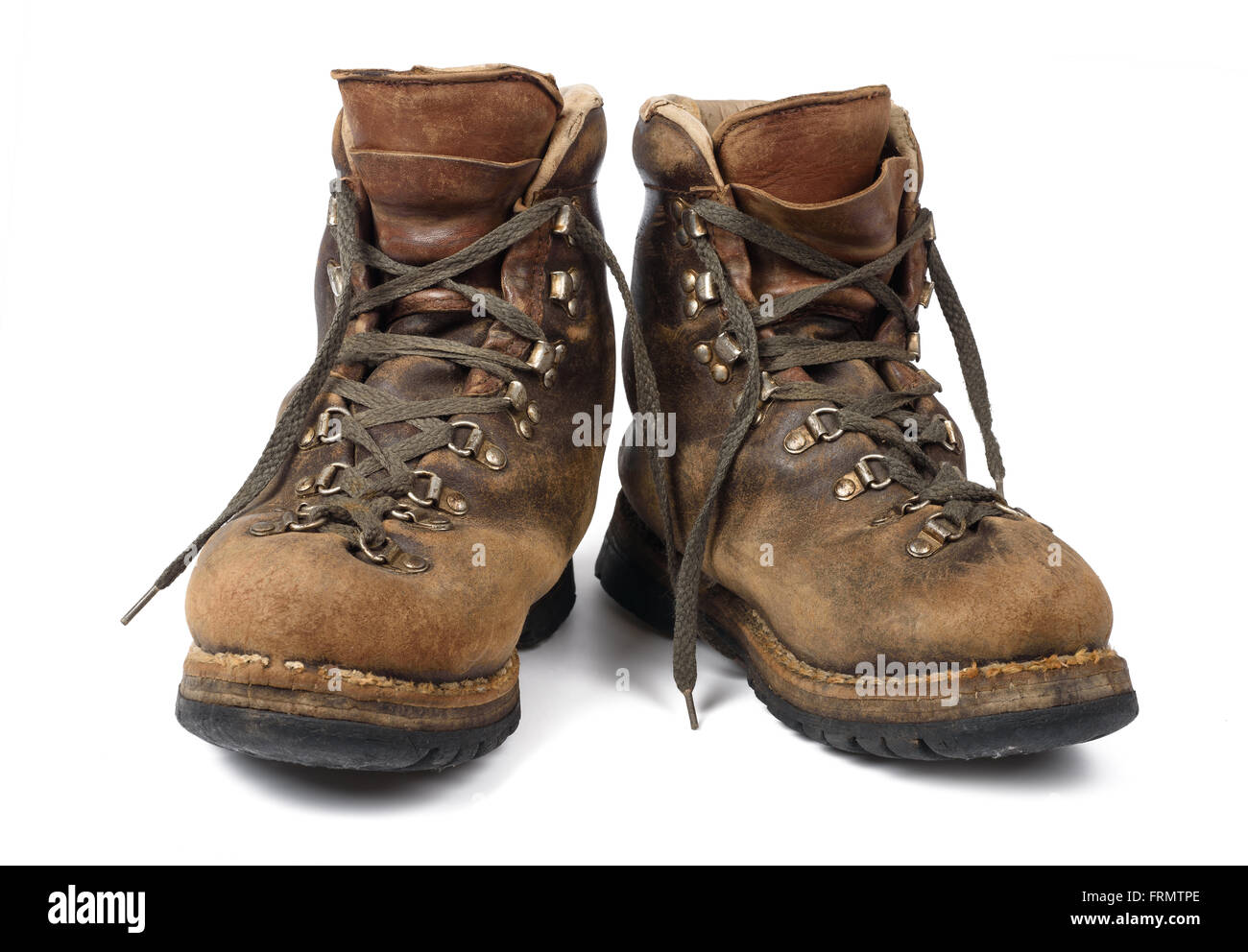 Stivali vecchi impiegati isolati su sfondo bianco Foto Stock