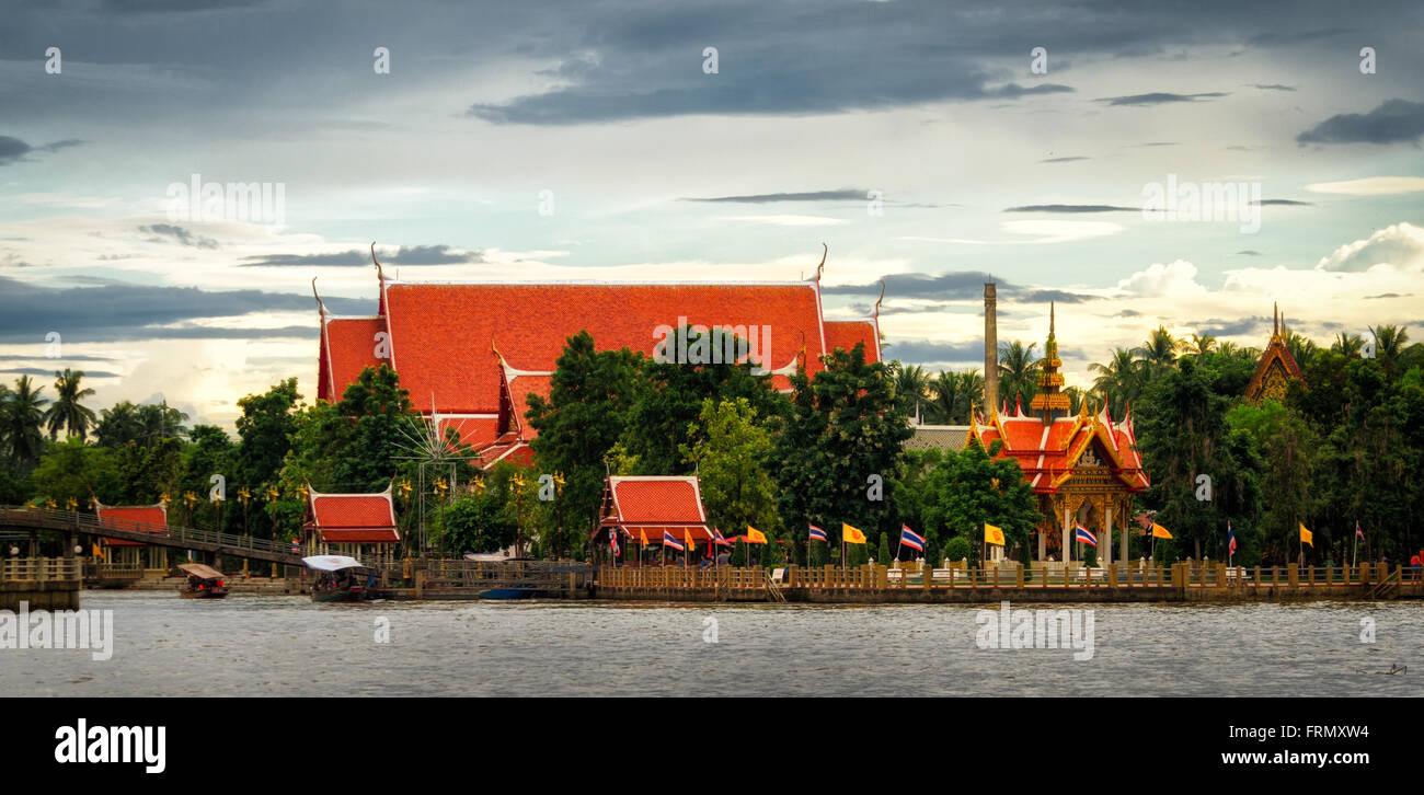 Thailandia, tipico tempio buddista in Maeklong Foto Stock