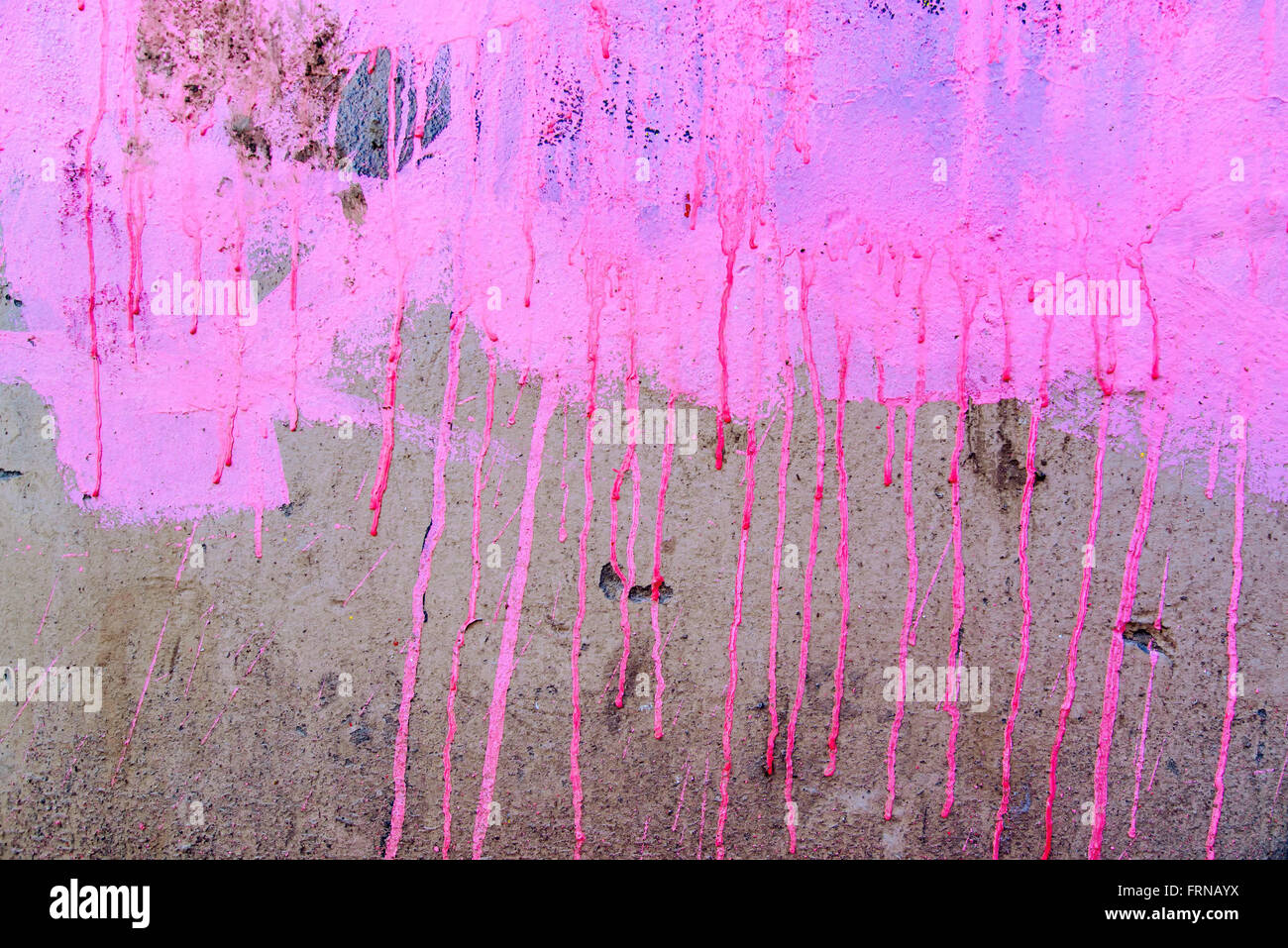 Grunge dipinto di rosa e colorate texture di parete, dettaglio della parte esterna di una superficie di una parete. Foto Stock