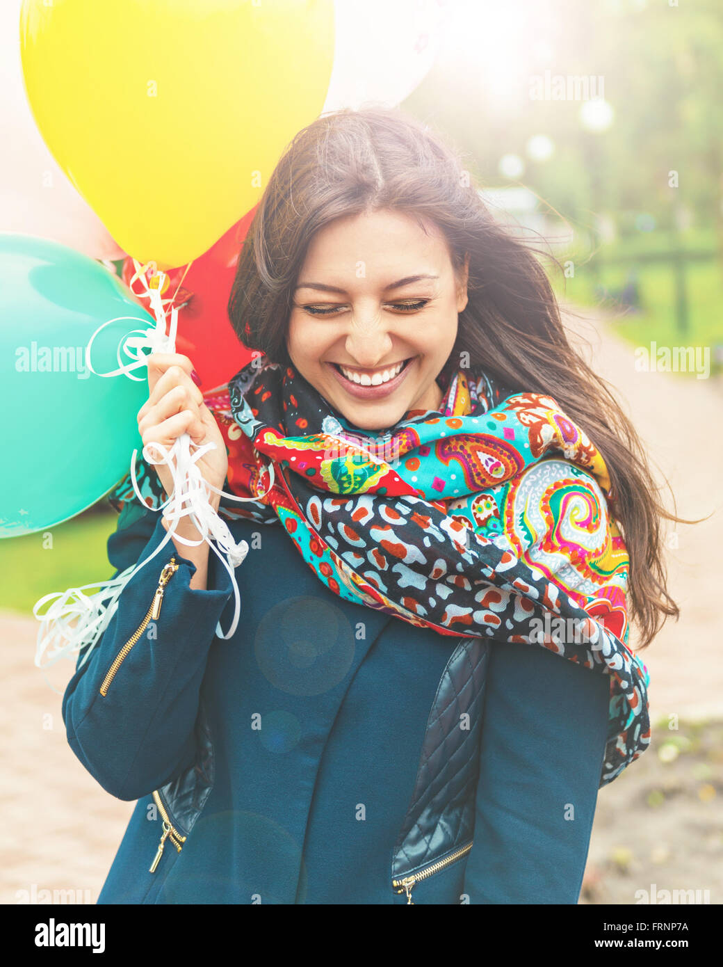 Ritratto di un felice bella donna con palloncini Foto Stock