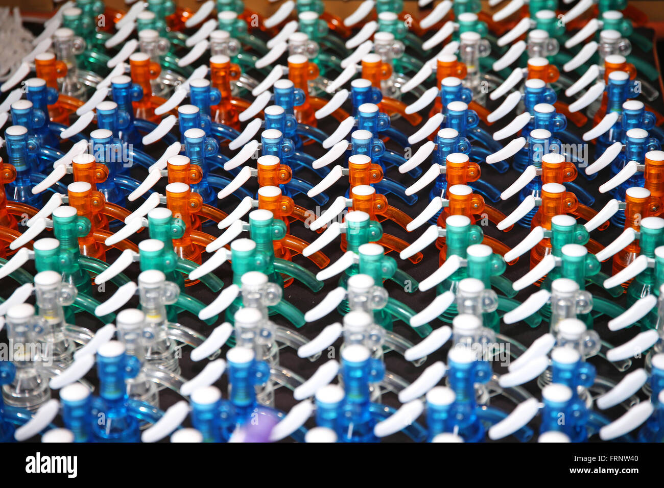 Rimovibile tappi di plastica per acqua di soda bottiglie a sifone per la  vendita sul mercato Foto stock - Alamy