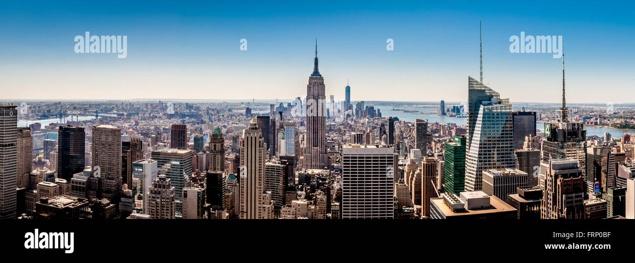 L'Empire State Building, New York City, Stati Uniti d'America, visto dalla piattaforma di osservazione del Rockefeller Center (nella parte superiore della roccia). Foto Stock
