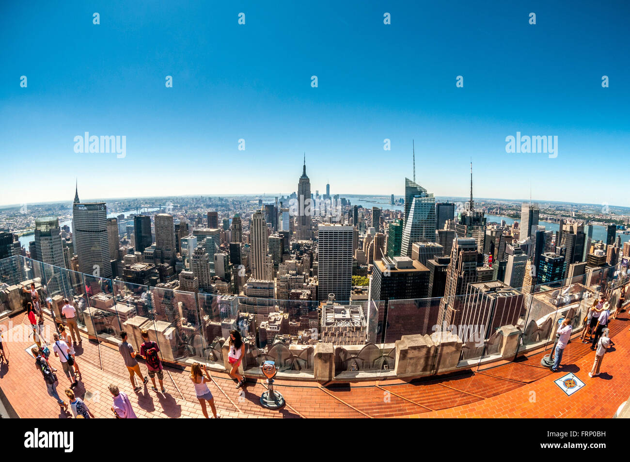 L'Empire State Building, New York City, Stati Uniti d'America, visto dalla piattaforma di osservazione del Rockefeller Center (nella parte superiore della roccia). Foto Stock