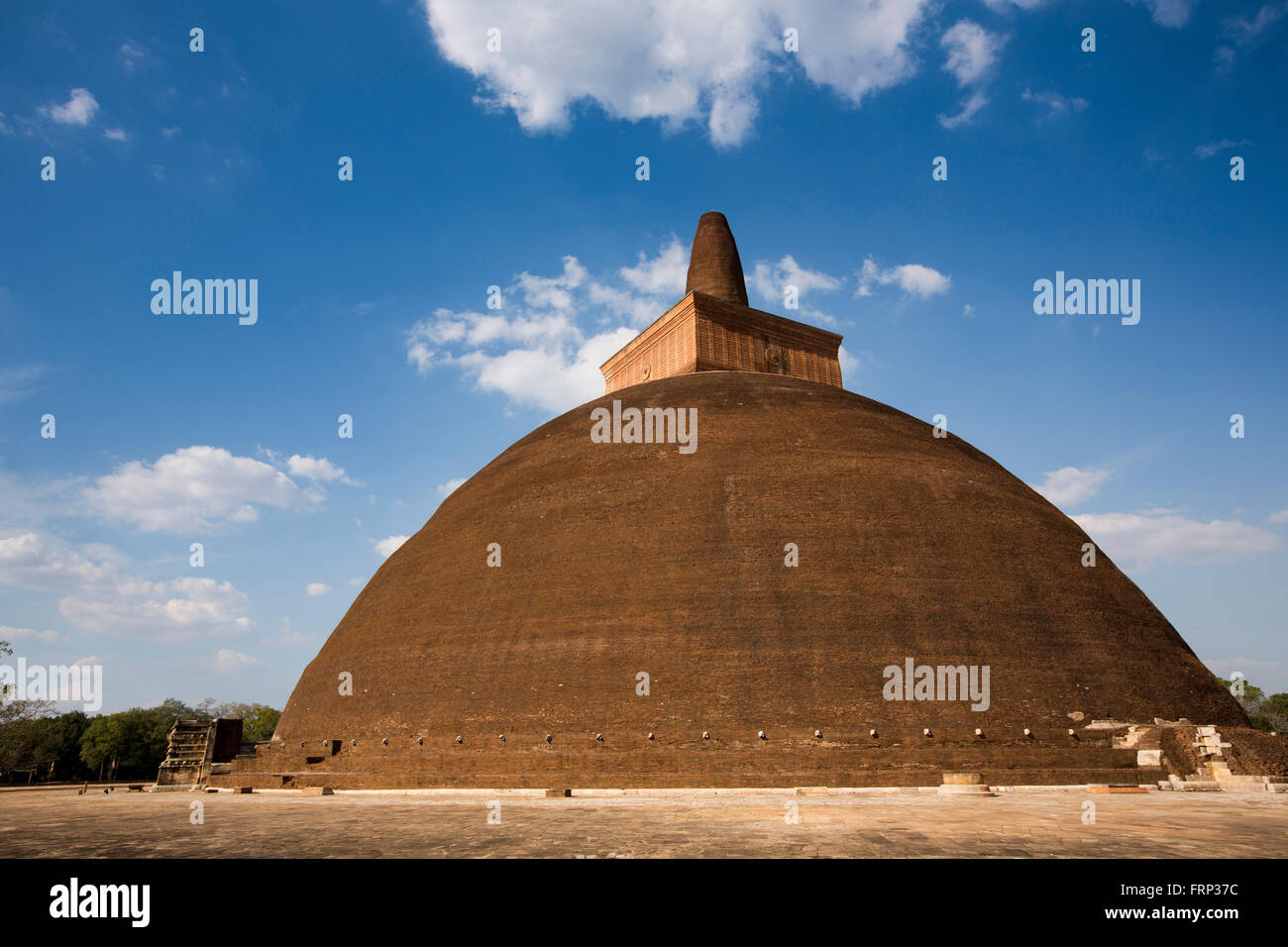 Sri Lanka, Anuradhapura Dagoba Abhayagiri, dopo il restauro Foto Stock