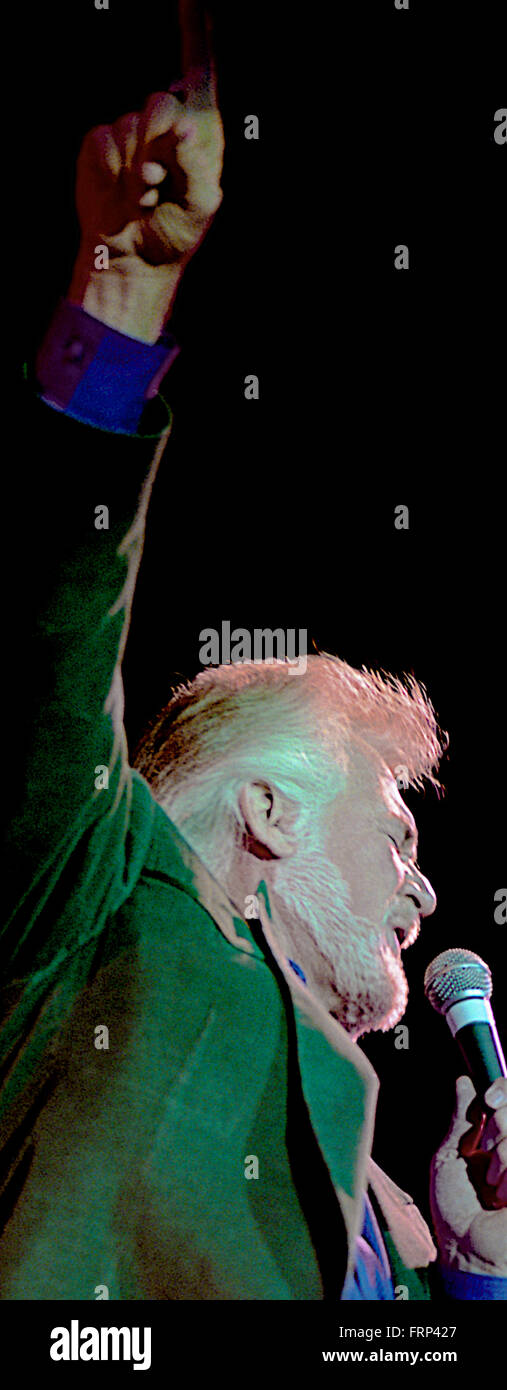 Washington, DC, Stati Uniti d'America, 21 marzo, 1992 Kenny Rogers cantare dal vivo al Voice of America studios Credito: Mark Reinstein Foto Stock