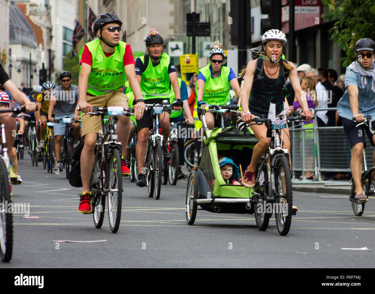 RideLondon manifestazione ciclistica - Londra 2015 ciclisti a 'RideLondon 2015'; un festival in bicicletta con freeclyling pubblica. Foto Stock