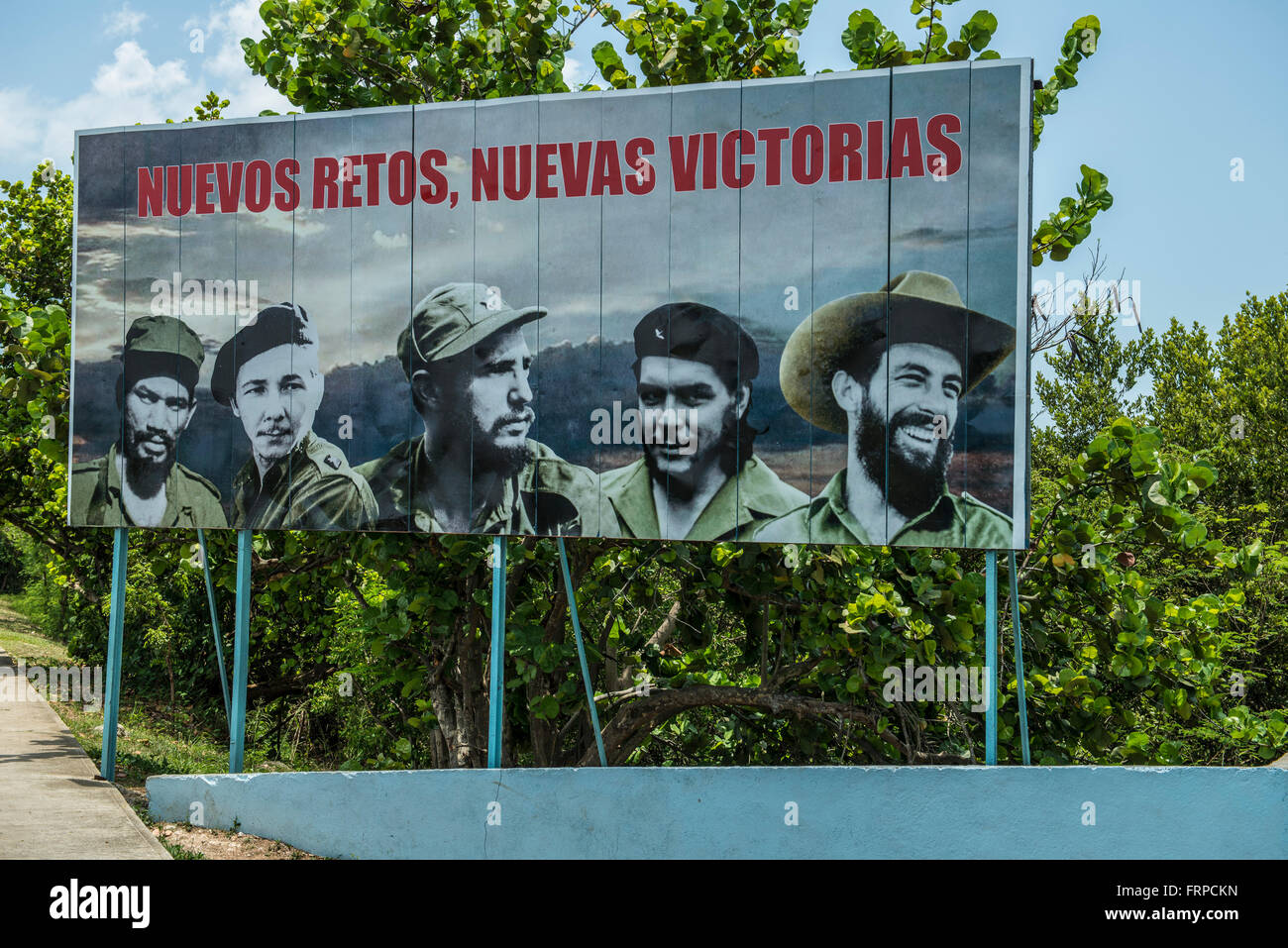 Un cartellone di propaganda in Trinidad, Sancti Spiritus, Cuba in onore di cinque leader della Rivoluzione Cubana. Foto Stock