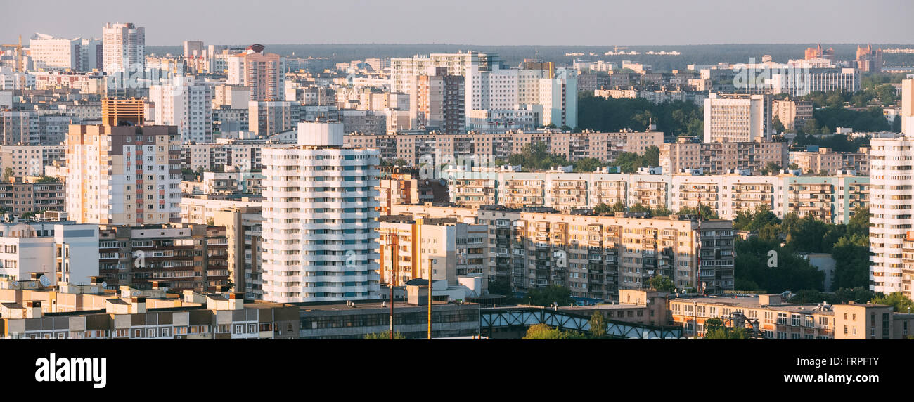 Vista aerea, cityscape di Minsk, Bielorussia. Durante la stagione estiva, l'orario del tramonto Foto Stock
