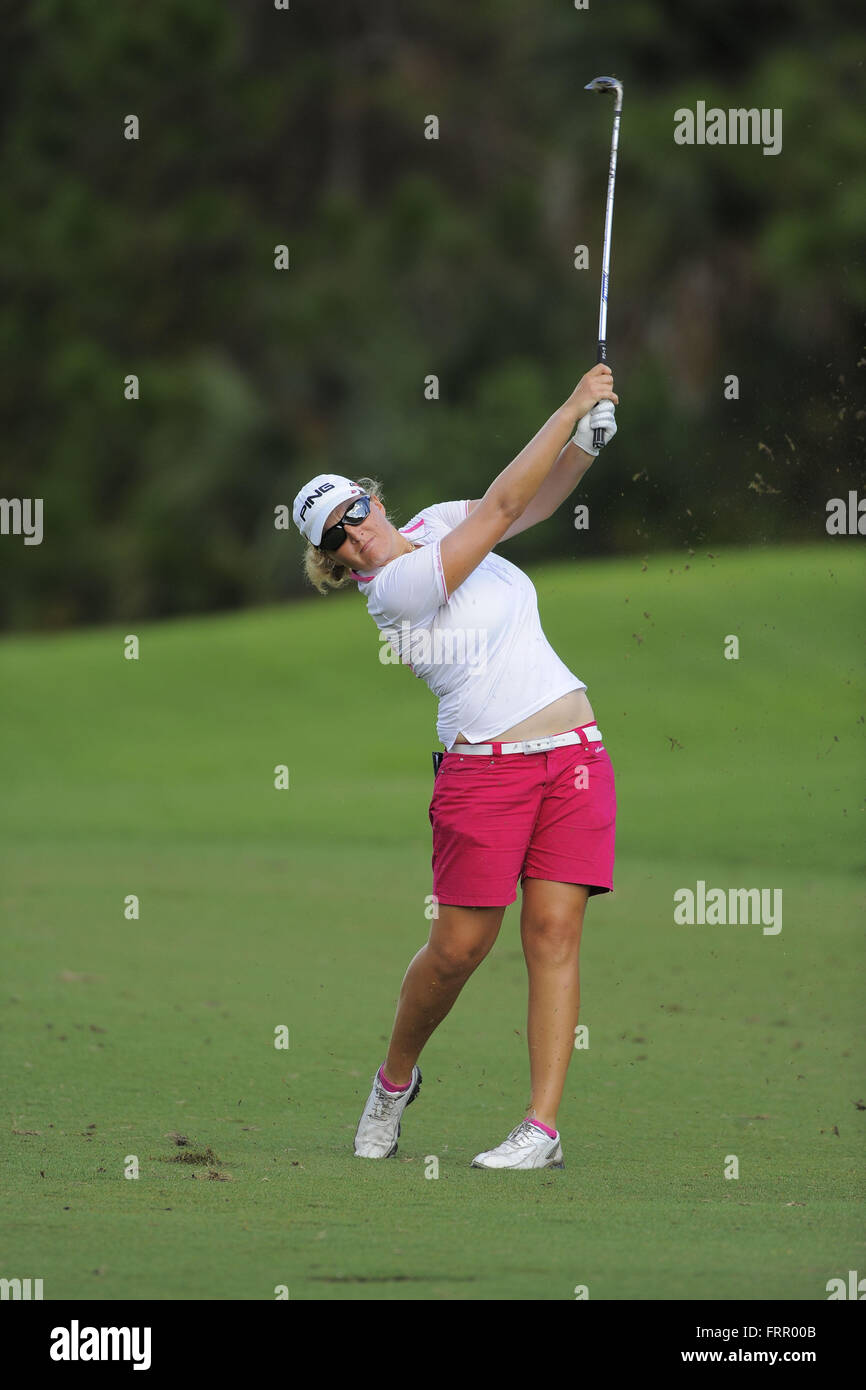 Daytona Beach, FL, Stati Uniti d'America. Il 29 settembre, 2013. Perrine Delacour durante il terzo round del Tour Symetra campionato LPGA International sul Sett. 29, 2013 in Daytona Beach, Florida. ZUMA Press/Scott A. Miller © Scott A. Miller/ZUMA filo/Alamy Live News Foto Stock