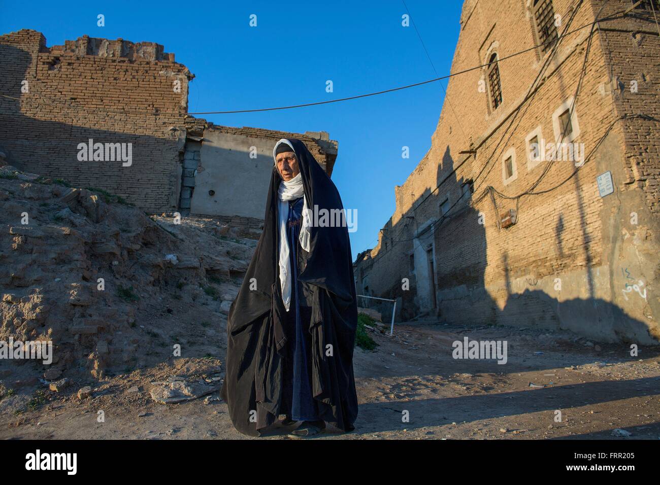 Vecchia donna di Erbil in città vecchia Foto Stock