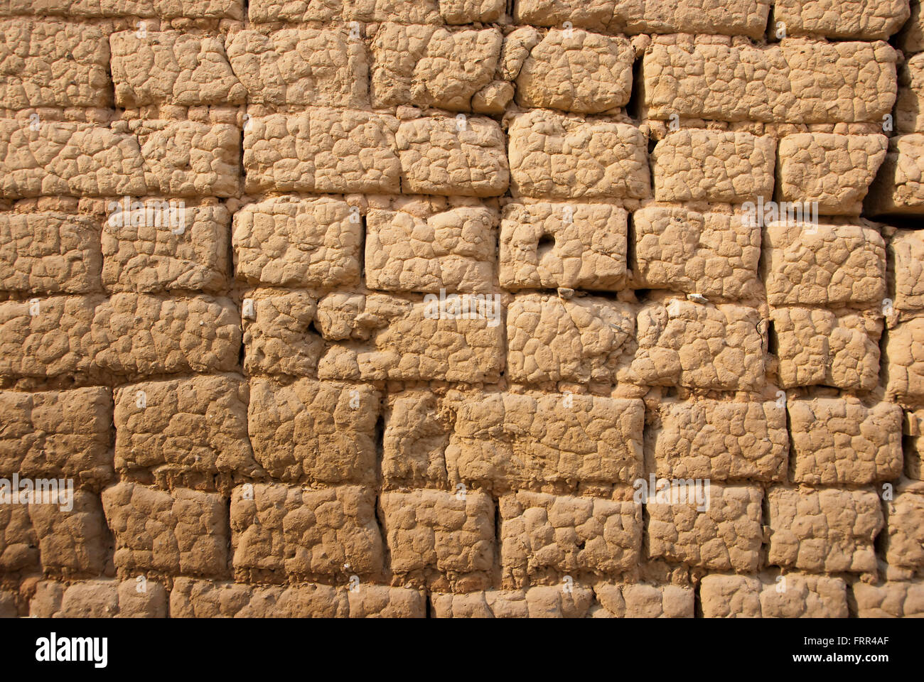 Sfondo di fango vecchio muro di mattoni Foto Stock