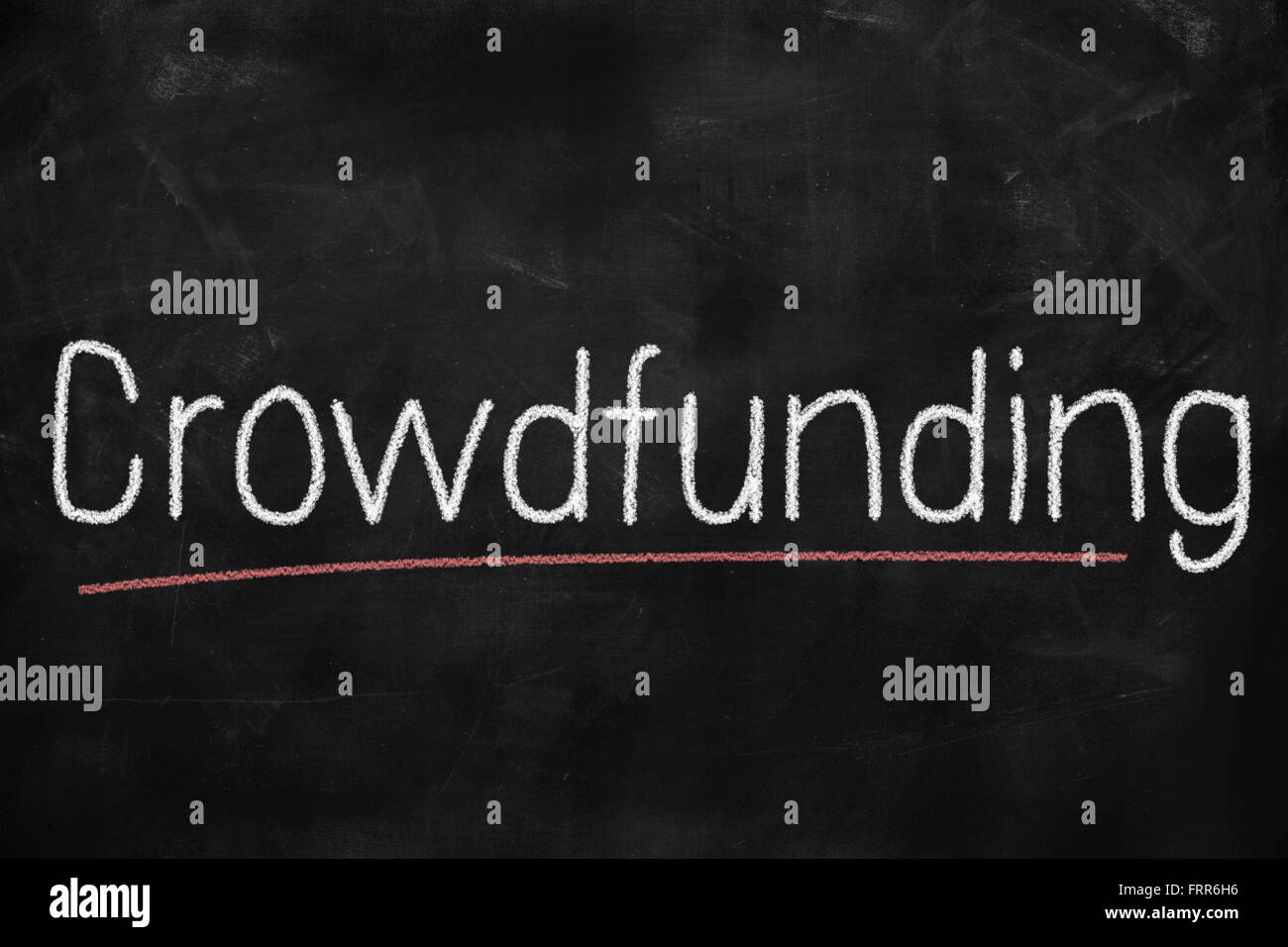 Concetto Crowdfunding scritti su una lavagna con gesso Foto Stock